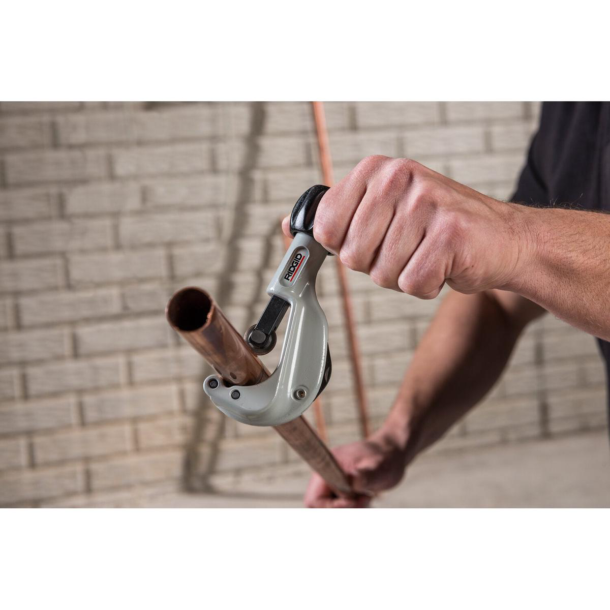 Ridgid 66737 150-L Constant Swing Tubing Cutter Extended Length